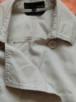 Summer short trench coat used in beige-gray color