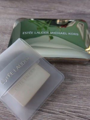 Estée Lauder & Michael Kors Deluxe Blush compact like new with brush