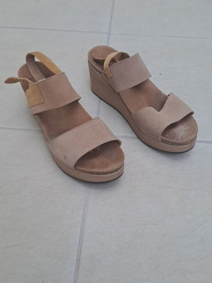 Scholl suede platform sandals used size 39 beige