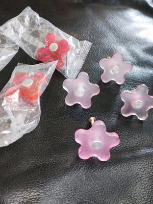 Children's knobs used, pack of 9 with screws