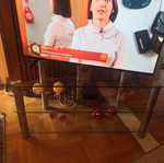 TV table like new, dimensions 0.45x1.05m
