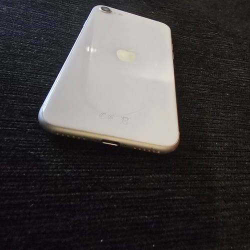 Iphone SE 64GB in excellent condition, white