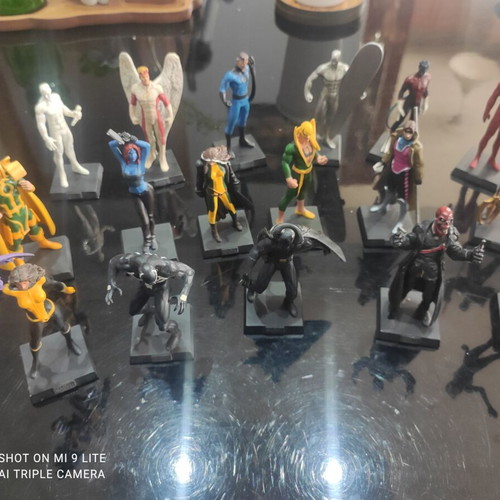 Marvel lead figures collection like new, 17 pieces