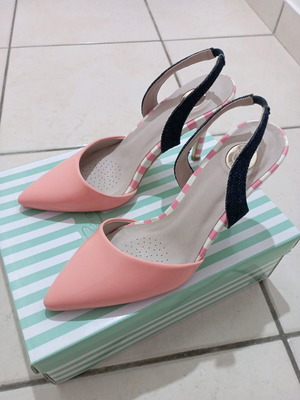 Axel pumps size 37 like new, multicolored with denim strap