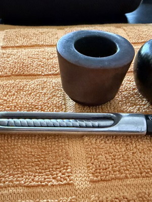 Falcon tobacco pipe used with two bowls