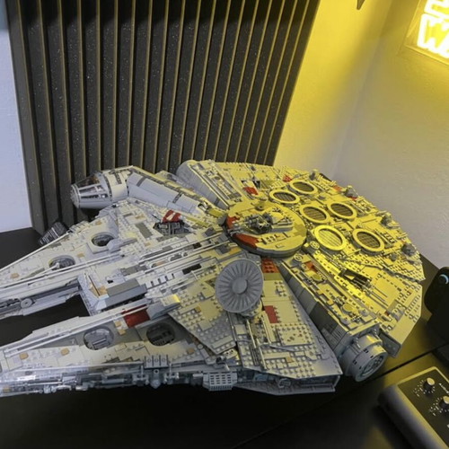 Lego UCS Millennium Falcon 75192 like new