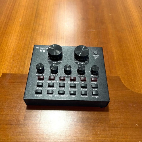 V8 external professional sound card with Bluetooth connection like new