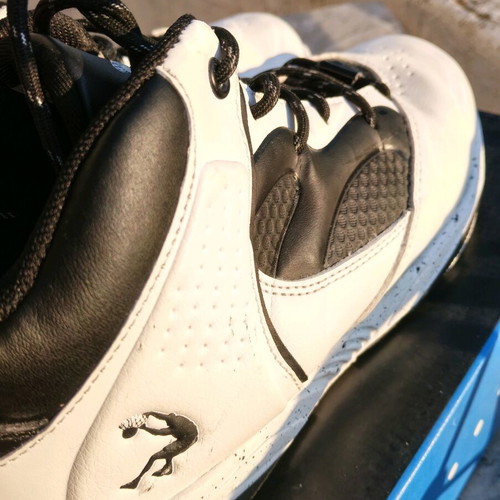 Shaq basketball sneakers like new, size 40, black and white