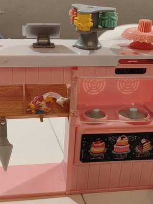 Barbie bakery playset used with two dolls