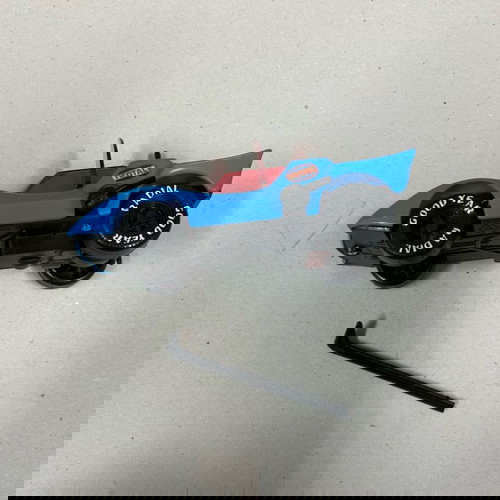 Αυτοκίνητο κουρδιστό μινιατούρα Αδερφοί Παππάς καινούργιο με φθορά