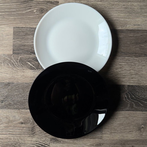 Set of black and white plates 18 cm like new, minimal design