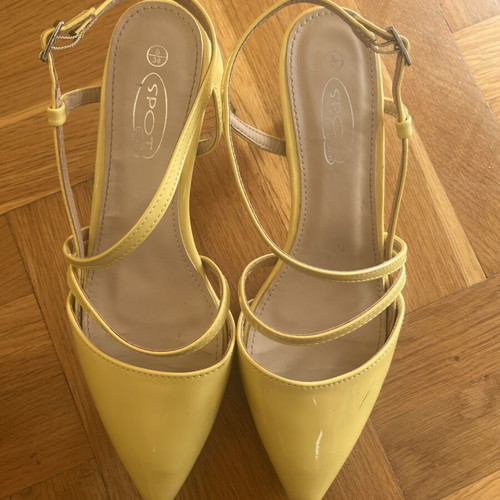 Spot On yellow high heel shoes size 38 with slight stain