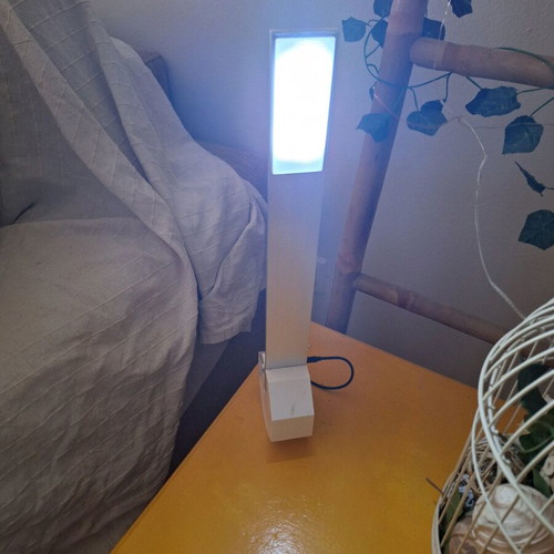 Table lamp with USB like new