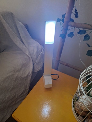 Table lamp with USB like new