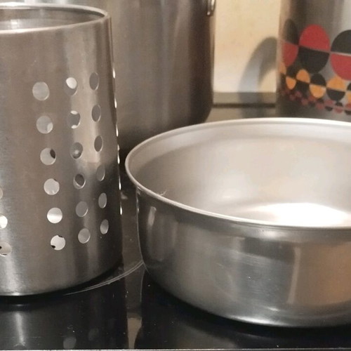 Metallic cutlery drainer and bowl set like new