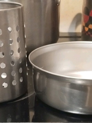 Metallic cutlery drainer and bowl set like new