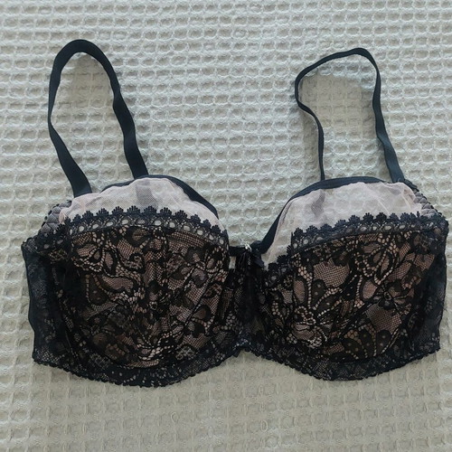 Ava lace bra size 85D like new, black and beige