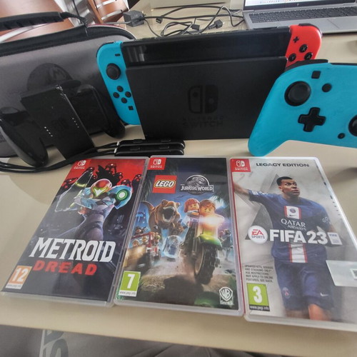 Nintendo Switch 6.2'' LCD like new with extra controller, 128G memory and games