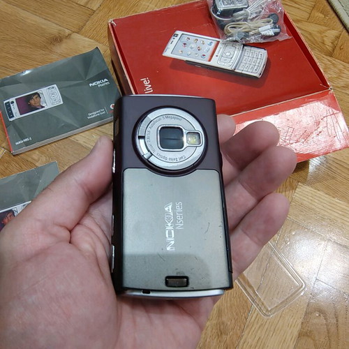Nokia N95 used with crack and loose cover
