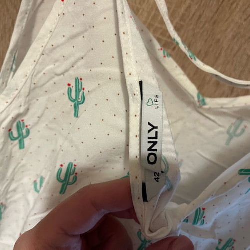 Only summer top XL 42 like new, white