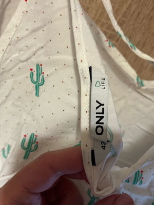 Only summer top XL 42 like new, white