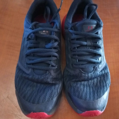 Under Armour athletic shoes blue with red like new unisex size 37.5