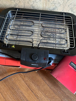 Ηλεκτρικό grill μεταχειρισμένο 2000W με επιφάνεια 39x22 εκ.
