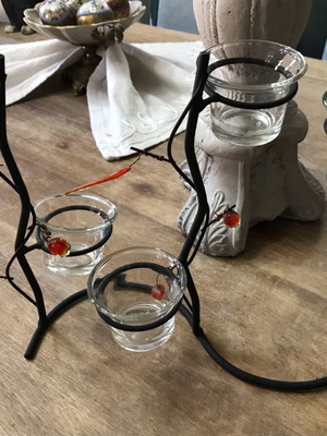 Tabletop candle holder for tealights used, iron with glass holders and decorative petals