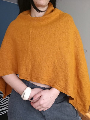 Mustard Color Poncho Made of Cashmere and Wool Like New
