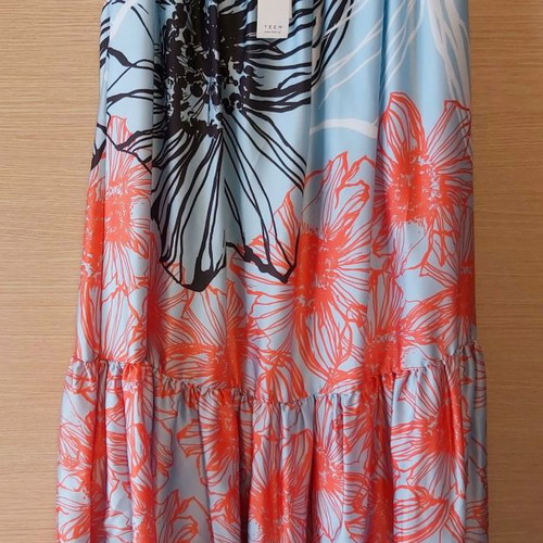 Maxi satin skirt TEEM size S new with unique print