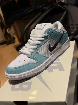 Nike SB Dunk April size 42 like new, white and turquoise