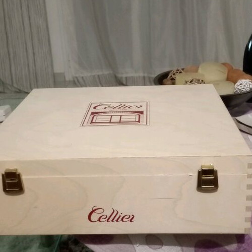 Wooden box for four drinks like new from Cellier