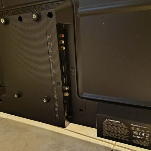 Hisense 40" TV with broken screen
