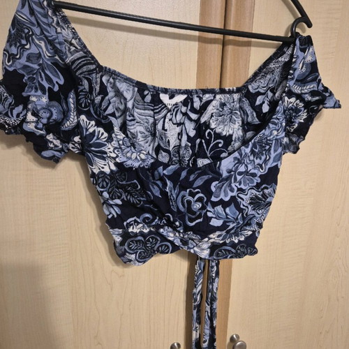 Floral crop top Teranova medium like new summer