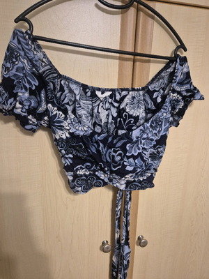 Floral crop top Teranova medium like new summer
