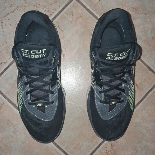 Nike GT Cut Academy basketball shoes like new, size 42.5, black