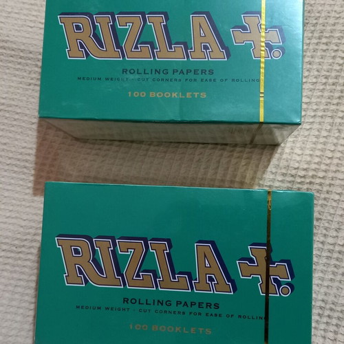 Rizla green rolling papers new, set of 2 boxes with 200 booklets