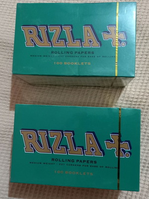 Rizla green rolling papers new, set of 2 boxes with 200 booklets
