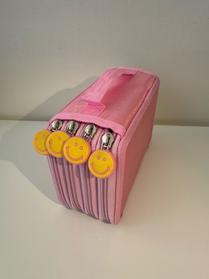 Girls' pencil case used for 70 markers or colored pencils