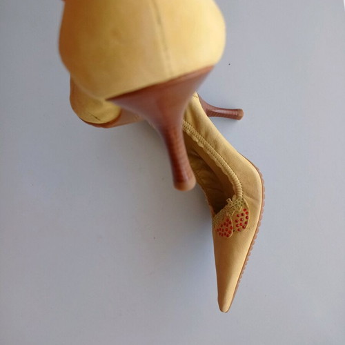 Schutz pumps new, yellow, size 37