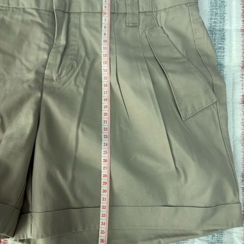 Stylish Pull & Bear Shorts Size 36 – Beige