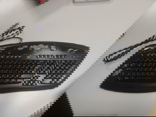 Logitech - Media Elite gaming Keyboard corded /εργονομικό ενσύρματο πληκτρολόγιο πολλών λειτουργιών