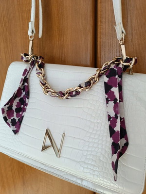 Nollah women's bag white like new