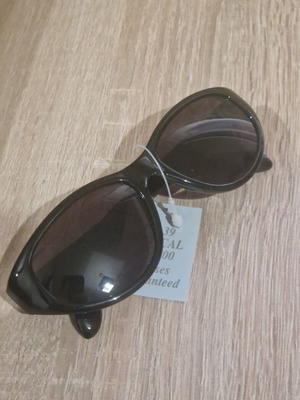 Bolero vintage sunglasses new with tags, black