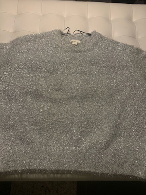 Ασημί πουλοβέρ H&M σαν καινούργιο με λαιμόκοψη μέγεθος M