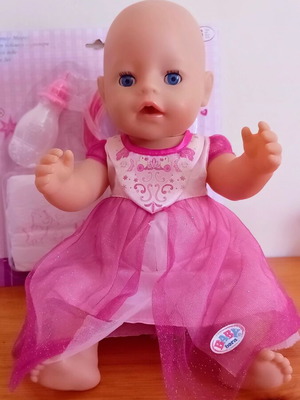 Κούκλα Baby Born 43 εκ. με φόρεμα πριγκίπισσας και λειτουργία πόσιμου νερού