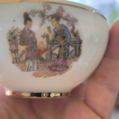 Kutani porcelain cups used with lithographs and gold decoration