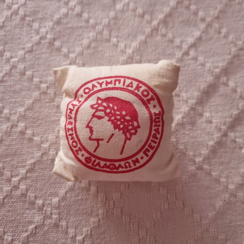 Olympiacos memorabilia like new, package with watch and accessories
