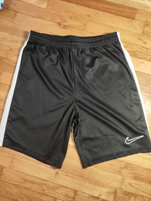 Nike shorts black, like new, size 152-158 cm, age 13