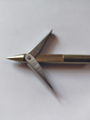 Dolphin spear 8 cm with 2 wings new